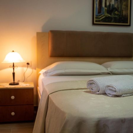 Hotel Borklad Berat Rum bild