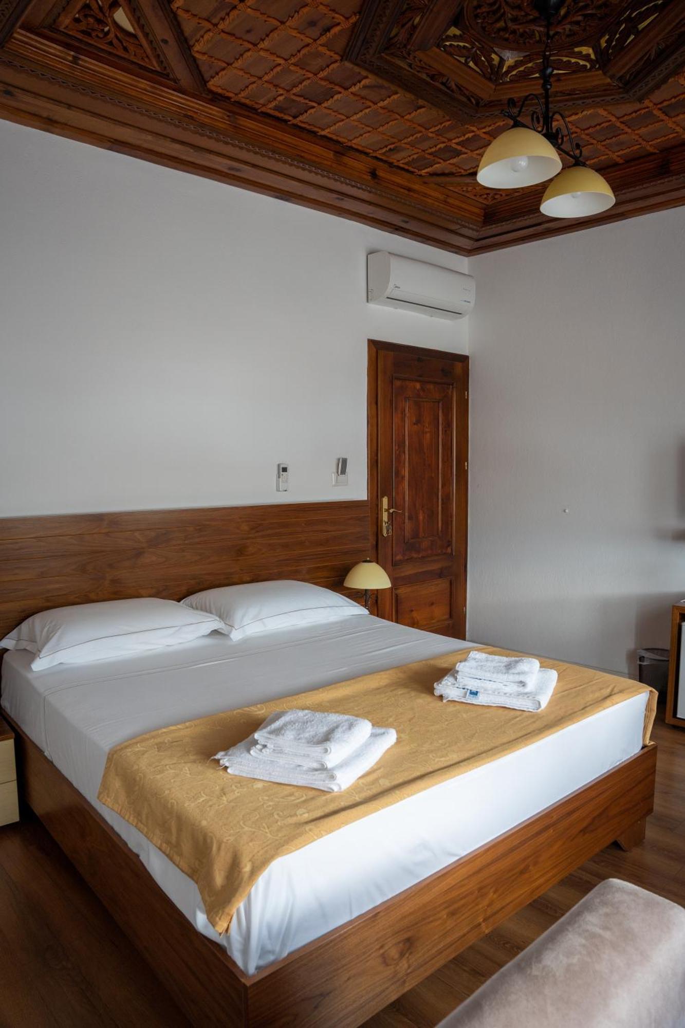 Hotel Borklad Berat Rum bild